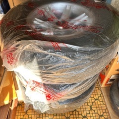 スタッドレスタイヤ　DUNLOP 265/70R  16インチ　の画像