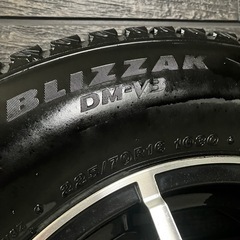 スタッドレスタイヤホイールセット　ブリザックDM-V3 225/70R16　の画像