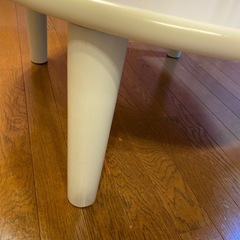 ホワイト円形ローテーブルの画像