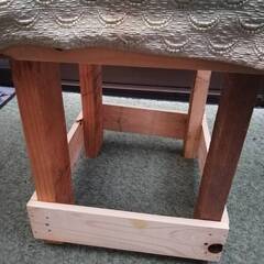 スツールにも置台にもの画像