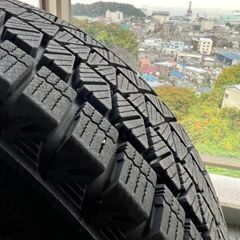 ブリヂストン　ブリザックCV5W  三菱デリカＤ5（CV5W）用スタッドレスタイヤ４本セットタイヤカバー付きの画像