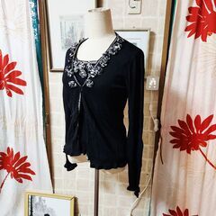 小悪魔的可愛らしさの黒アンサンブル、いかがでしょうか？の画像