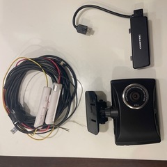 コムテック製　前面、車内2カメラドライブレコーダー 常時録画配線コード付きの画像