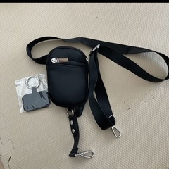 ショルダーストラップ付きポーチ ブラックの画像