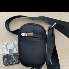 ショルダーストラップ付きポーチ ブラックの画像