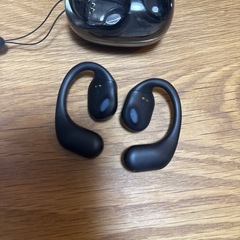 オープンイヤーワイヤレスイヤホンの画像