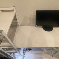 収納付きデスクの画像