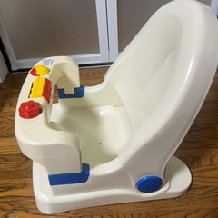 TOMY リクライニングベビーバスチェアの画像