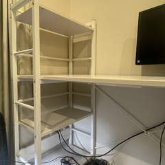 収納付きデスクの画像