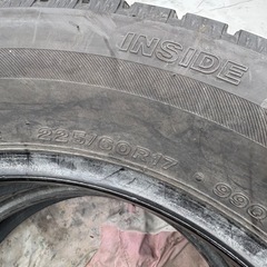 ブリジストン冬タイヤ225/60R17の画像