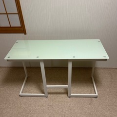 ガラス天板パソコンデスクの画像