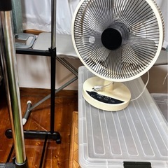 【決まりました。キャンセル待ちのみです🙇】全てまとめて　4つセット(パイプハンガーラック・扇風機・収納ケース・アイロン台)の画像