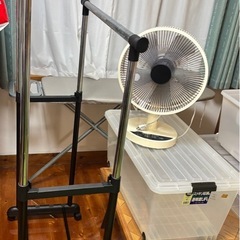 【決まりました。キャンセル待ちのみです🙇】全てまとめて　4つセット(パイプハンガーラック・扇風機・収納ケース・アイロン台)の画像