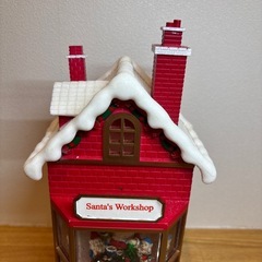 サンタクロースのお家のオブジェ　定価7000円ほどの画像
