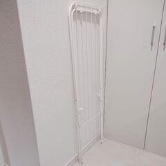 IKEAの物干しラック　ホワイト　タオル干し　コンパクトに畳めてすき間に収納!!の画像