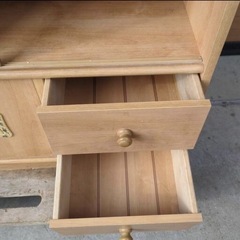 木製キャビネット 食器棚の画像
