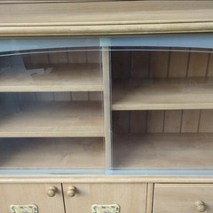 木製キャビネット 食器棚の画像