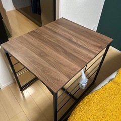 ダイニングテーブル
の画像