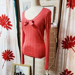 GAP(ギャップ) 伸縮性たっぷり。彩もデザインもCUTEなカットソー、いかがでしょうか？の画像