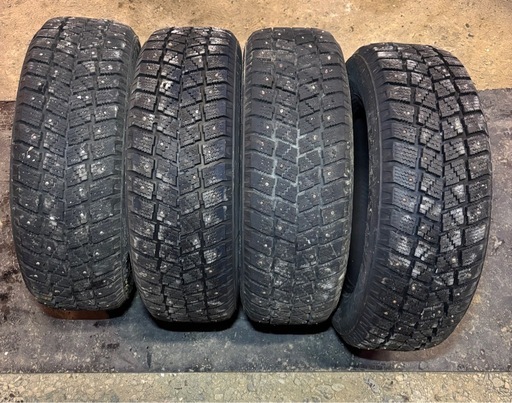 スパイクタイヤ　4本セット