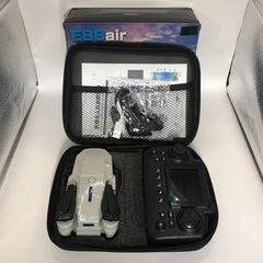 新品【161】E88air HDデュアルカメラ スクリーンリモコン＋WiFi伝送 折りたたみドローン（ライトグレー）の画像