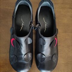 センソユニコ／慈雨 牛革 (23cmEEEE)ショートZIPPERブーツ(黒)の画像