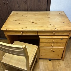 木製デスクの画像