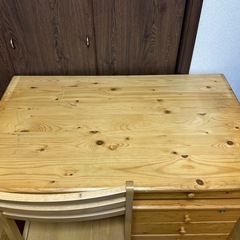 木製デスクの画像