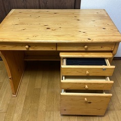 木製デスクの画像