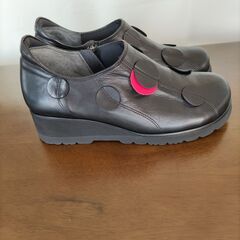 センソユニコ／慈雨 牛革 (23cmEEEE)ショートZIPPERブーツ(黒)の画像