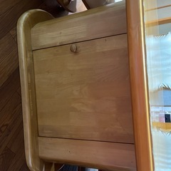 ダイニングテーブルの画像