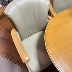 ダイニングテーブルの画像