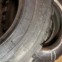 スパイクタイヤ　2本
の画像