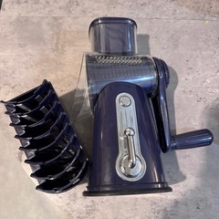 【多機能5-in-1】ロータリーチーズグレーター＆野菜スライサー 強力吸盤式の画像