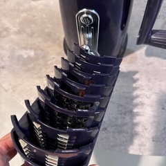 【多機能5-in-1】ロータリーチーズグレーター＆野菜スライサー 強力吸盤式の画像