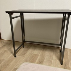 折りたたみデスクの画像