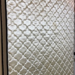 折りたたみベッドとマットの画像