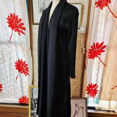 シンプル、実はドレッシー。薄手で柔らか。細かなプリーツがたまらないデザイン力のロングスタイルカーディガン、いかがでしょうか？の画像