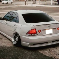 アルテッツァ　トランクに付いてるテールランプ２個の画像