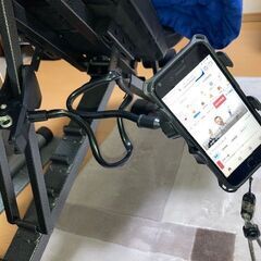 自由自在にスマホ等を固定できる大きめのクリップの画像