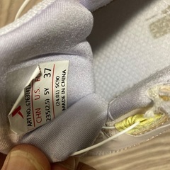 ブランドスニーカー23.5センチレディースの画像