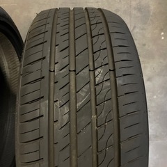 ノーマルタイヤ 245/40/R20 4本の画像