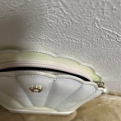 MARY QUANT 貝殻型ポーチ ホワイトの画像