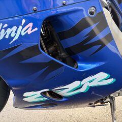 Kawasaki　ZZR1100　D型　車検たっぷり　タイヤ前後新品交換済み　ヘッドライトLED仕様　乗って帰れますの画像