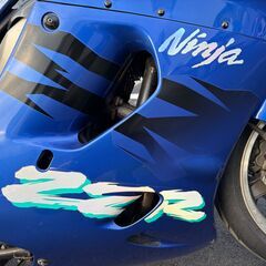 Kawasaki　ZZR1100　D型　車検たっぷり　タイヤ前後新品交換済み　ヘッドライトLED仕様　乗って帰れますの画像