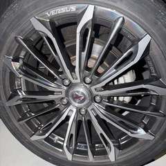 レイズ　ベルサス　トリアイナ　18インチの画像