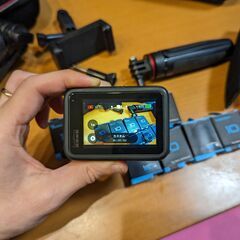 Go Pro9 + バッテリー + 充電器 + SDカード + スタンド + ケースセットの画像