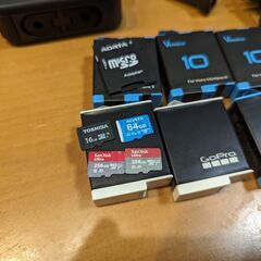 Go Pro9 + バッテリー + 充電器 + SDカード + スタンド + ケースセットの画像
