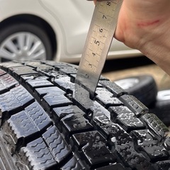 ダンロップ スタッドレス 145/80 R12 軽バン、軽トラ　ホイール付き美品の画像