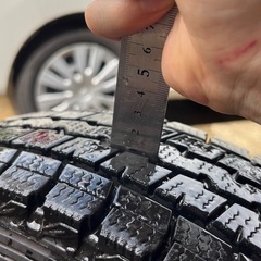 ダンロップ スタッドレス 145/80 R12 軽バン、軽トラ　ホイール付き美品の画像